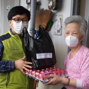 결식 우려 취약계층에 대체식을 지원하고 있습니다. 이미지